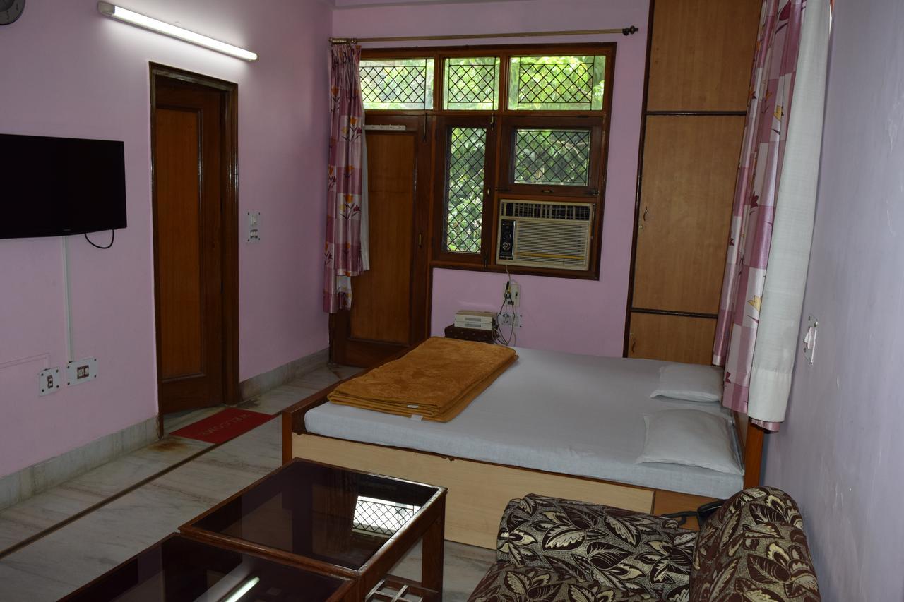 Hotel Raj Palace Rishīkesh Exteriör bild