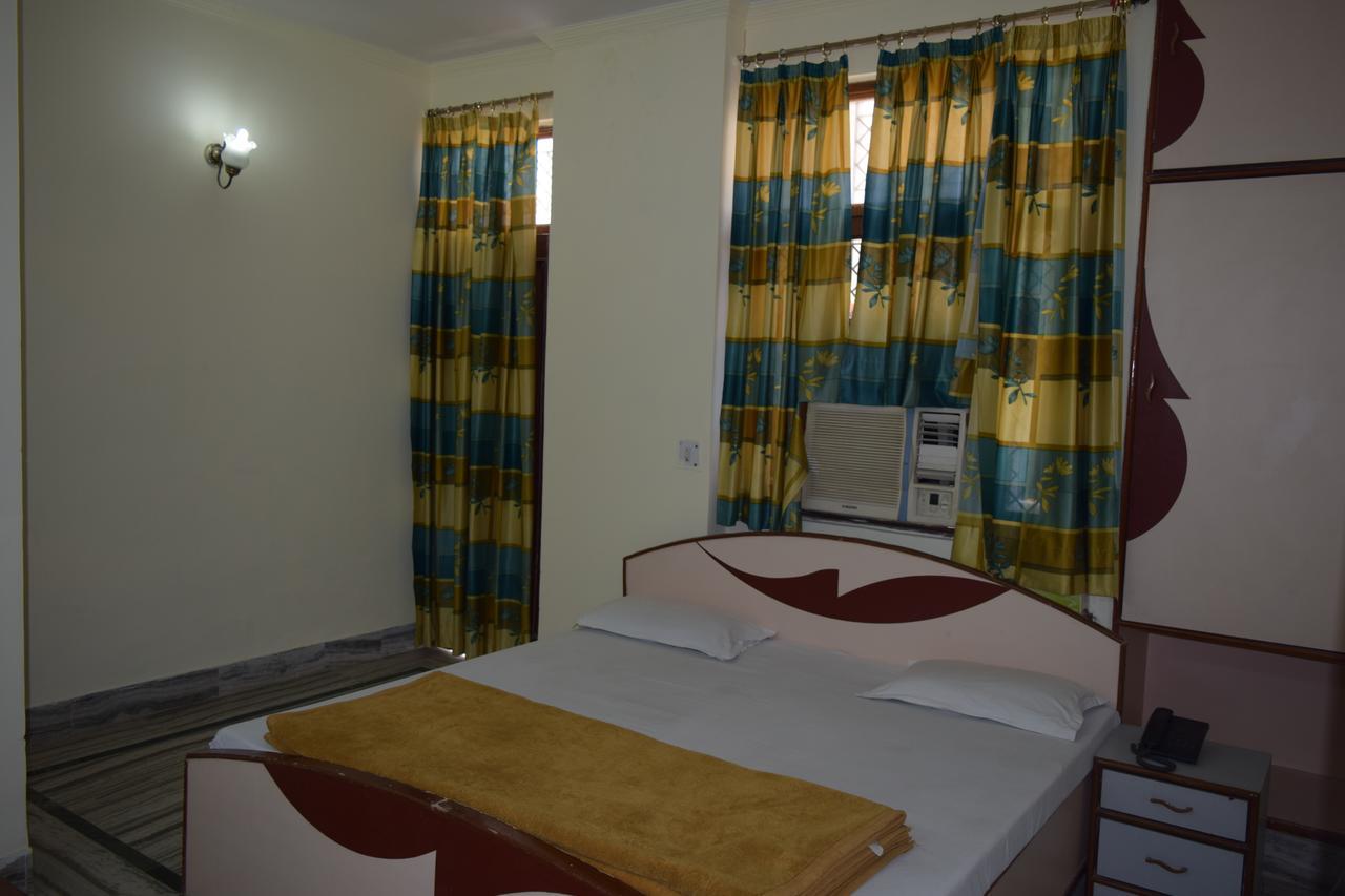 Hotel Raj Palace Rishīkesh Exteriör bild