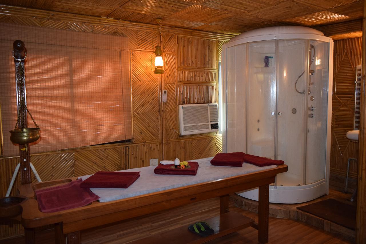 Hotel Raj Palace Rishīkesh Exteriör bild