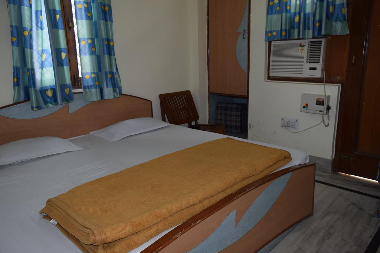 Hotel Raj Palace Rishīkesh Exteriör bild